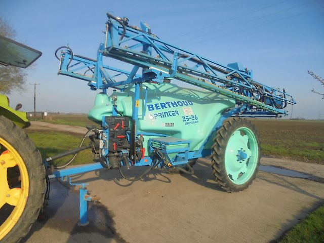 Berthoud Sprinter 25 - 26 trailed sprayer
