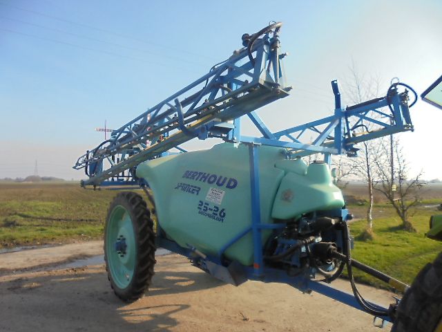 Berthoud Sprinter 25 - 26 trailed sprayer