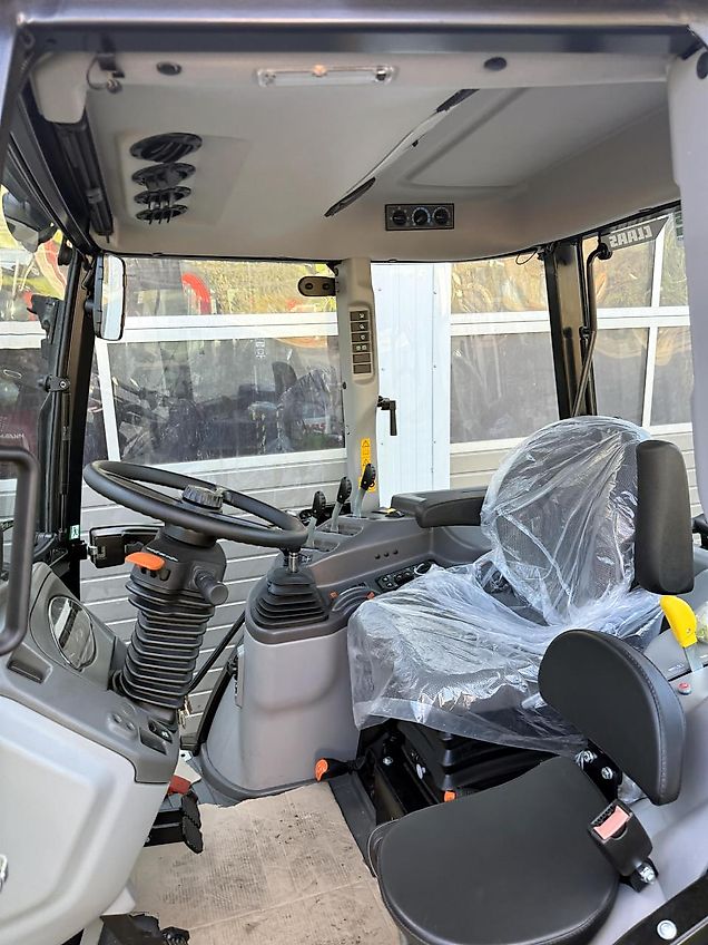 Claas AXOS 240 Advanced + MX A106