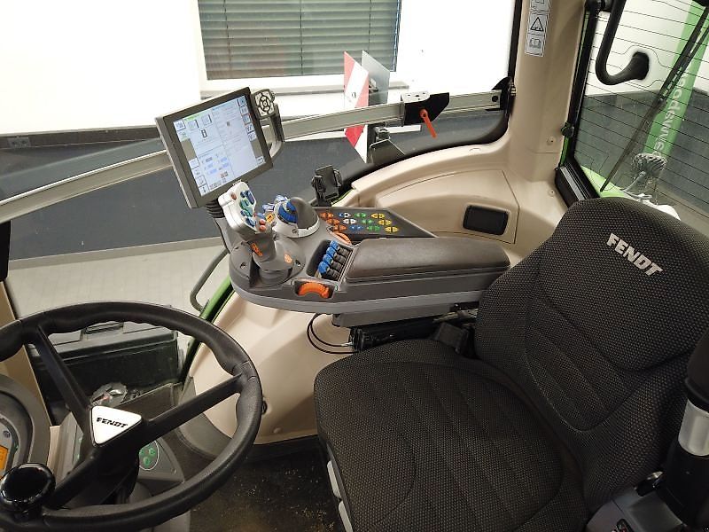 Fendt 828 VARIO S4 PROFI PLUS