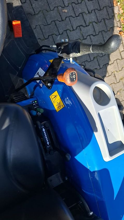 New Holland Boomer 50