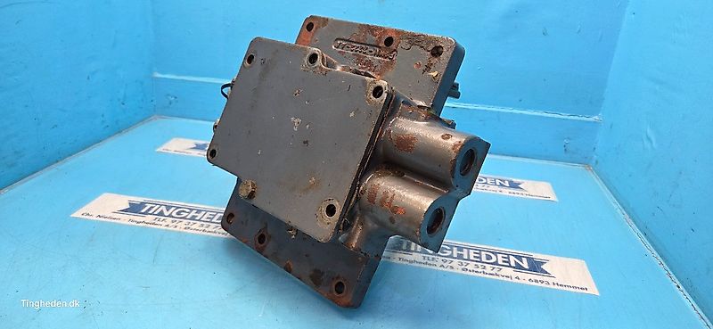 New Holland 8340 (Spare part/Reservedel/Ersatzteil)