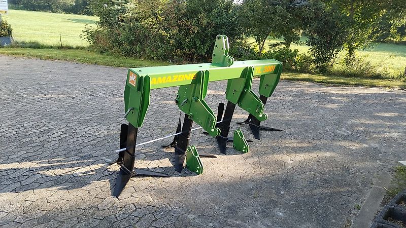 Amazone Amazone Anbautiefenlockerer Amazone TL 3001 Grubber Kurzgrubber Amazone TL 3001 75cm Strichabstand Flügelschargrubber 4 balkig Flügelschare 600 mm Breite Ultrakurzgrubber nur 300 mm breit Amazone TL mit Zapfwellendurchtrieb Amazone TL 3001 für Kreiselgrub
