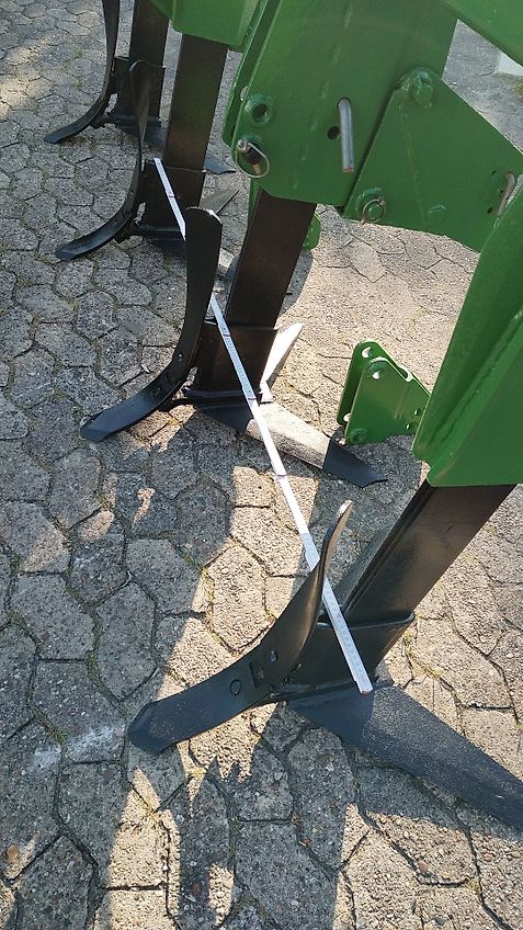 Amazone Amazone Anbautiefenlockerer Amazone TL 3001 Grubber Kurzgrubber Amazone TL 3001 75cm Strichabstand Flügelschargrubber 4 balkig Flügelschare 600 mm Breite Ultrakurzgrubber nur 300 mm breit Amazone TL mit Zapfwellendurchtrieb Amazone TL 3001 für Kreiselgrub