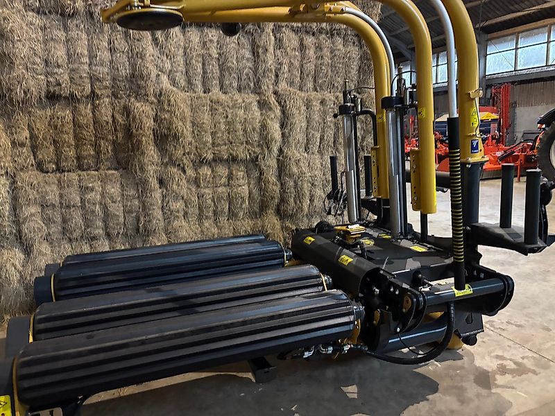 Tanco Q 200 2-Arm für Rund- + Quaderballen Vorführer mit nur 60 Ballen