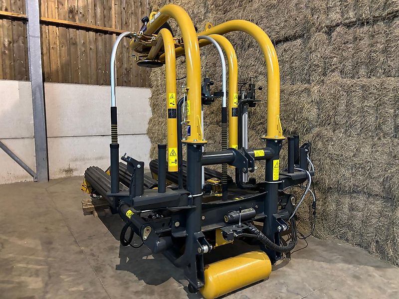 Tanco Q 200 2-Arm für Rund- + Quaderballen Vorführer mit nur 60 Ballen