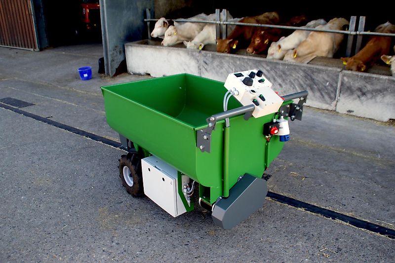 Elektrisch angetriebener Futterwagen mit Förderschnecke Rinder 400L