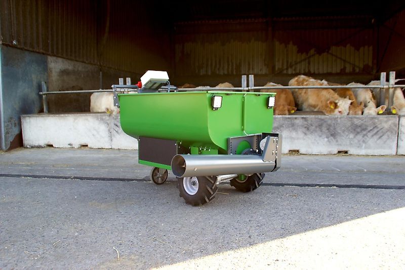 Elektrisch angetriebener Futterwagen mit Förderschnecke Rinder 400L