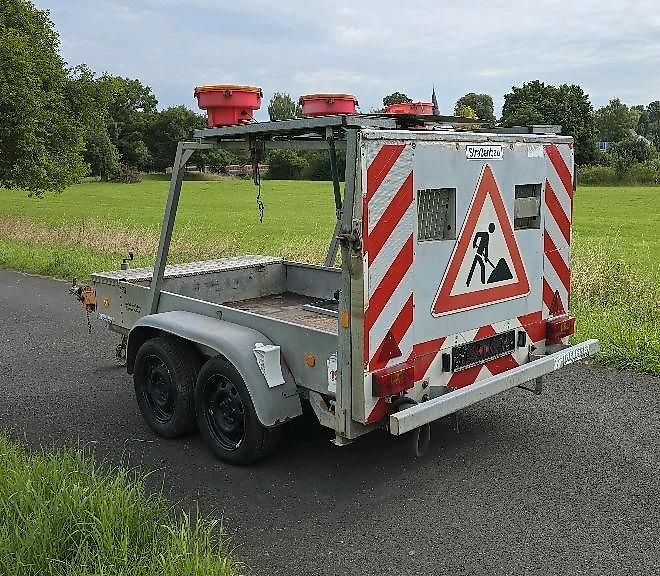 Trebbiner VZ 615 Absperrtafel FAT Nissen Horizont Verkehrsleittafel Verkehrsleitanhänger Verkehrssicherungsanhänger Leitanhänger