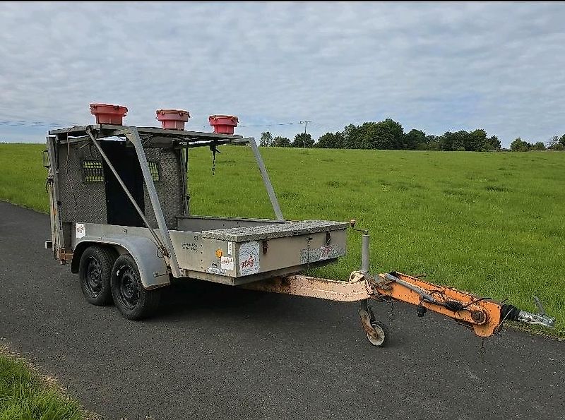 Trebbiner VZ 615 Absperrtafel FAT Nissen Horizont Verkehrsleittafel Verkehrsleitanhänger Verkehrssicherungsanhänger Leitanhänger