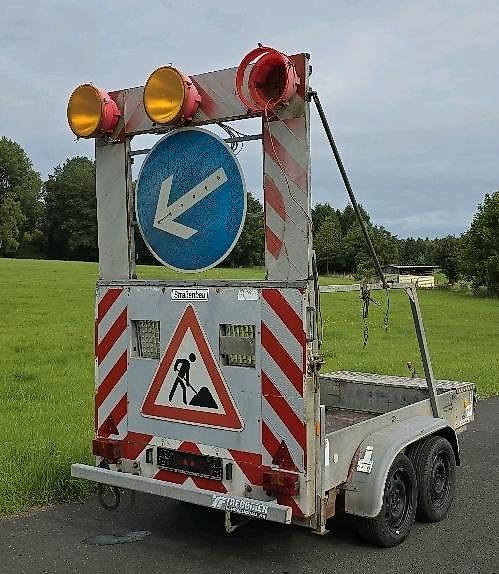 Trebbiner VZ 615 Absperrtafel FAT Nissen Horizont Verkehrsleittafel Verkehrsleitanhänger Verkehrssicherungsanhänger Leitanhänger