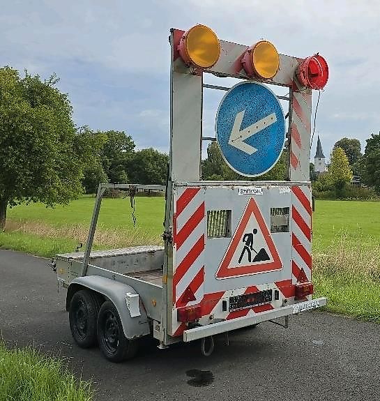 Trebbiner VZ 615 Absperrtafel FAT Nissen Horizont Verkehrsleittafel Verkehrsleitanhänger Verkehrssicherungsanhänger Leitanhänger