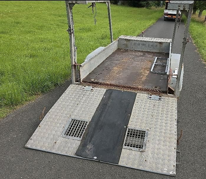 Trebbiner VZ 615 Absperrtafel FAT Nissen Horizont Verkehrsleittafel Verkehrsleitanhänger Verkehrssicherungsanhänger Leitanhänger
