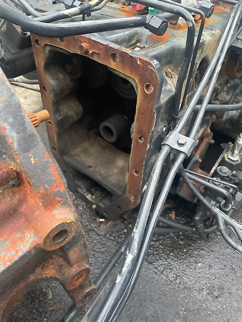 New Holland T6030 - T6090 , New holland T7.140-T7.210 most napędowy Tylni , Atak mechanizm róźnicowy (Części zamienne)