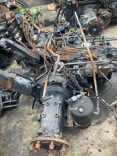 New Holland T6030 - T6090 , New holland T7.140-T7.210 most napędowy Tylni , Atak mechanizm róźnicowy (Części zamienne)