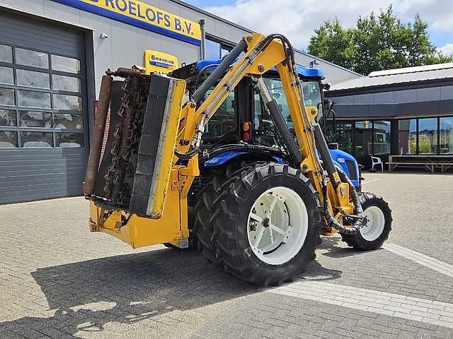 New Holland Boomer 3050 met Bos Maaiarm