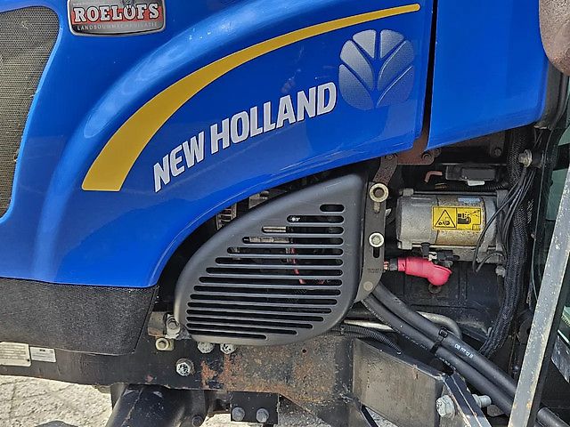 New Holland Boomer 3050 met Bos Maaiarm