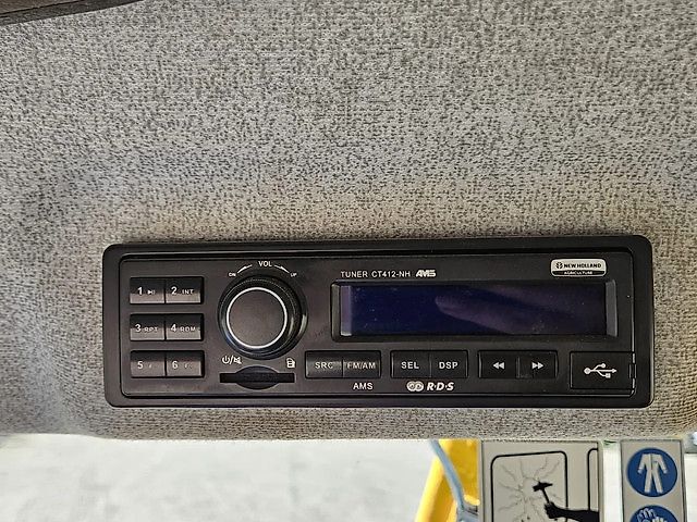 New Holland Boomer 3050 met Bos Maaiarm