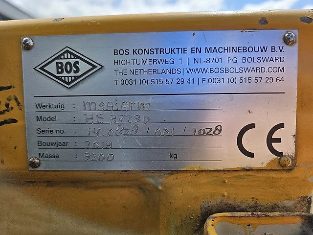 New Holland Boomer 3050 met Bos Maaiarm