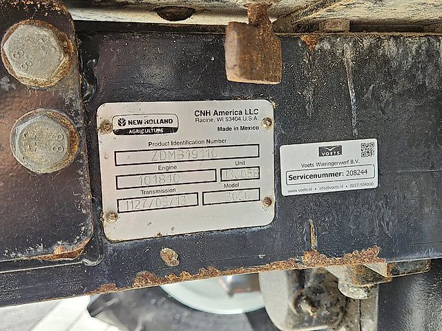 New Holland Boomer 3050 met Bos Maaiarm