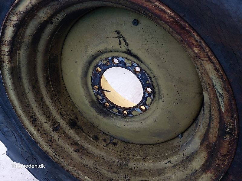 New Holland 32" 30.5L-32 (Spare part/Reservedel/Ersatzteil)