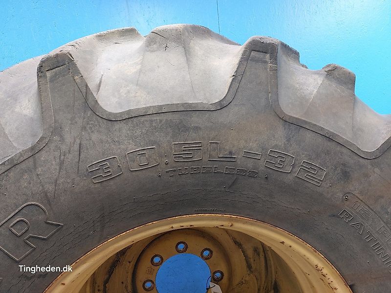 New Holland 32" 30.5L-32 (Spare part/Reservedel/Ersatzteil)