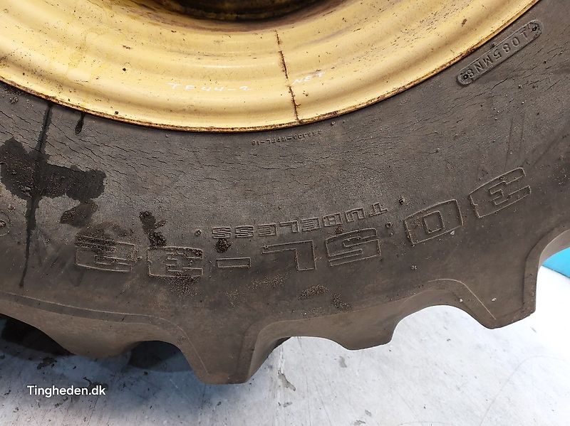 New Holland 32" 30.5L-32 (Spare part/Reservedel/Ersatzteil)