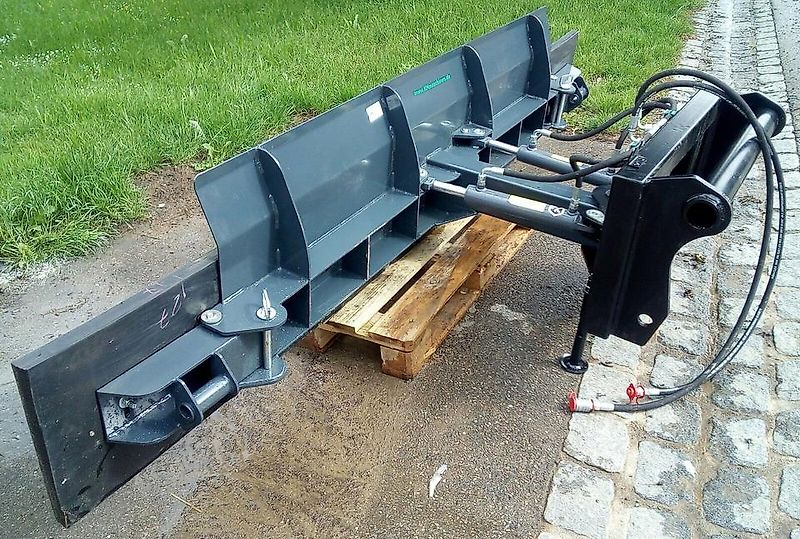 Hydraulischer Gummischieber | Eurotrac | Weidemann | Schäffer