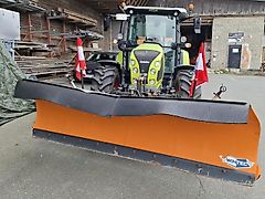 Claas Atos 330 mit Schneeschild/Streuer