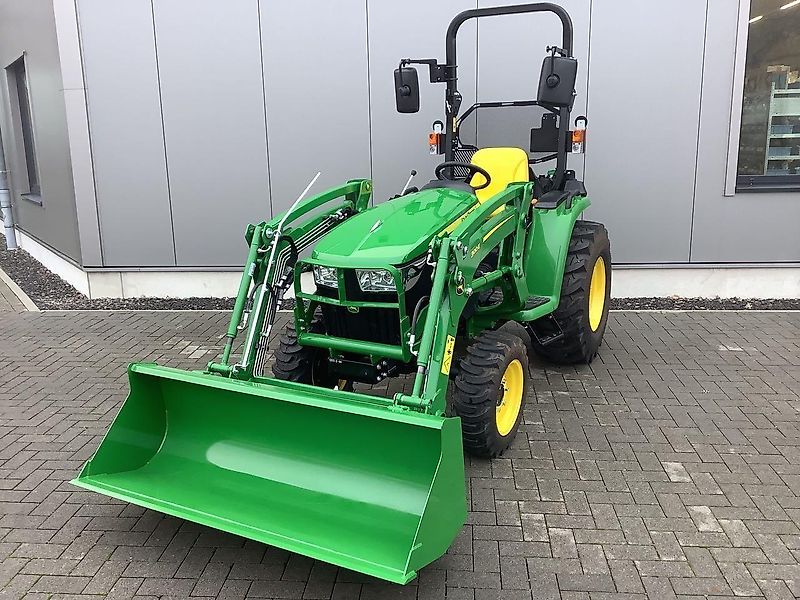 John Deere 3038E