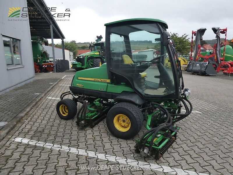 John Deere 8900A