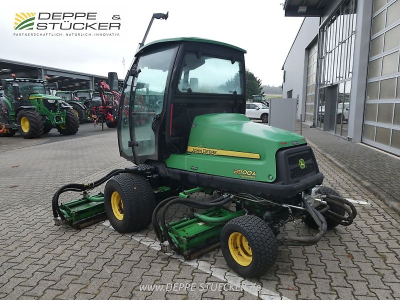 John Deere 8900A