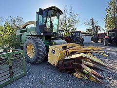 John Deere 6710 with 3 header