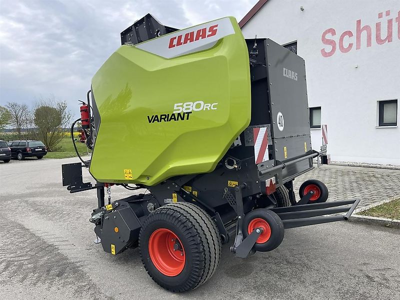 Claas Variant 580 RC PRO, neuwertige Rundballenpresse, Baujahr 2023