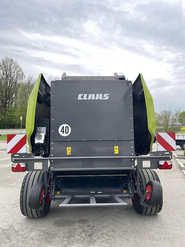 Claas Variant 580 RC PRO, neuwertige Rundballenpresse, Baujahr 2023