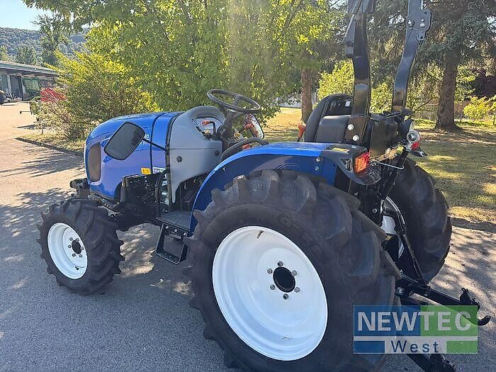 New Holland BOOMER 50