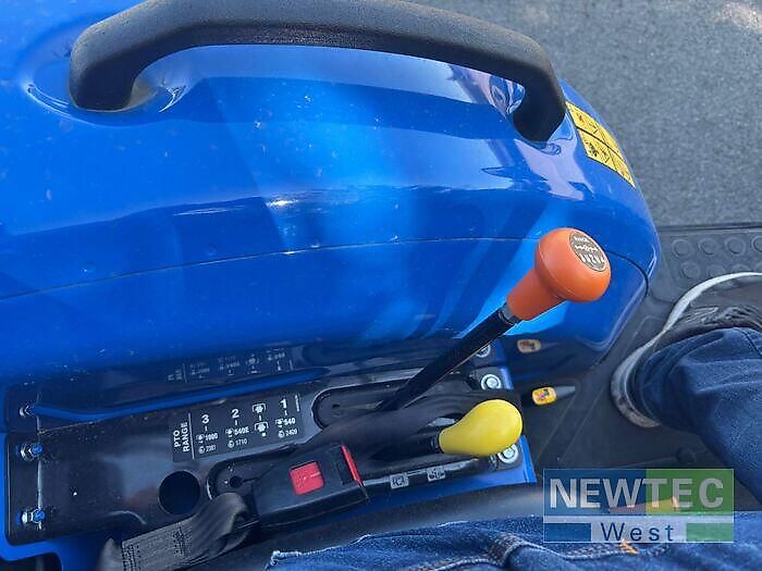 New Holland BOOMER 50