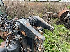 New Holland T8040 Case Magnum 310 - części - wspornik zaczepu 84139005 (Części zamienne)