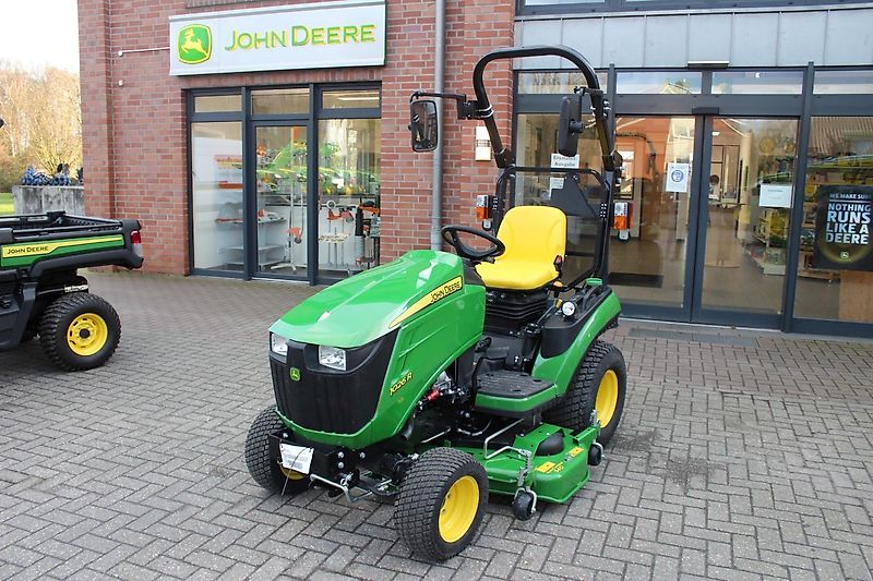 John Deere 1026R