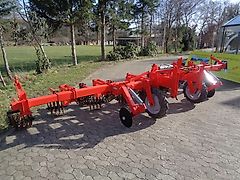 Kongskilde Howard Howard Rollhacke 8 reihig hydraulische Klappung bis 600 cm Arbeitsbreite mit Scheibensechen zur exakten Spurführung nicht Einböck Hatzenbichler Kress Schmotzer Sketetee Garford