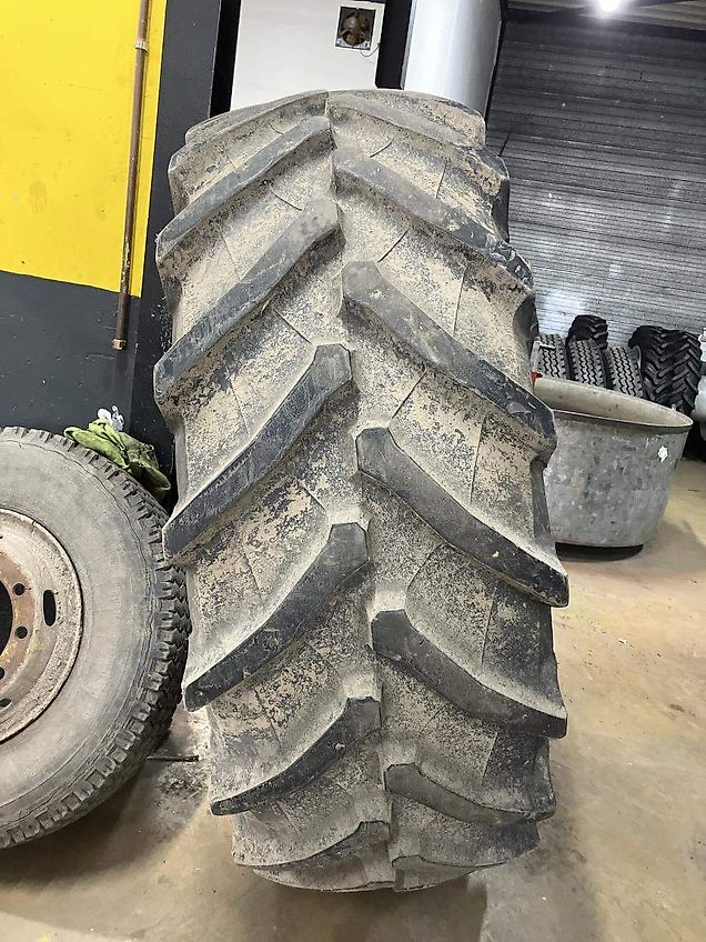 Trelleborg 650/65R42 Trelleborg TM800 Gebruikt 45mm