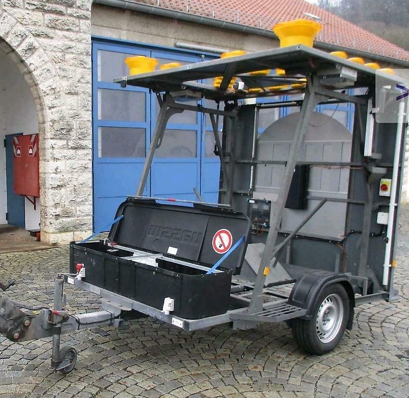 Nissen Verkehrsleittafel Absperrtafel Verkehrsleitanhänger GPS