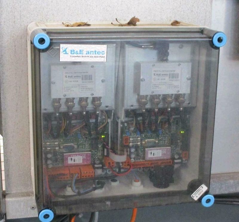 Nissen Verkehrsleittafel Absperrtafel Verkehrsleitanhänger GPS