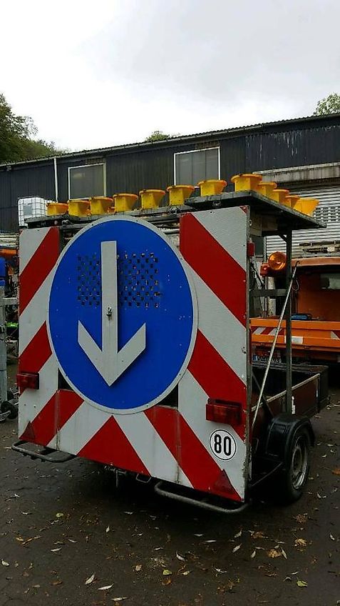 Nissen Absperrtafel mit Funkwarnmeldeanlage verkehrleittafel