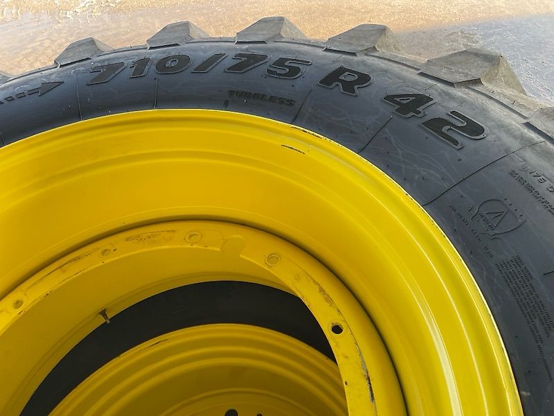 Trelleborg 600/70R30 / 710/75R42 TM 900