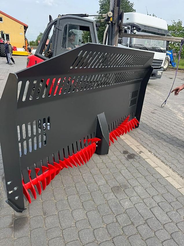 D&D Landtechnika Siloverteiler aus Rotor und Schild / Siloschild