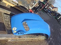 New Holland Kotflügel, Schleppertyp n. bek., mit Bruchstelle und Kratzern