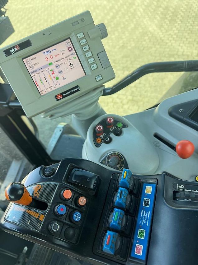 Massey Ferguson 8470