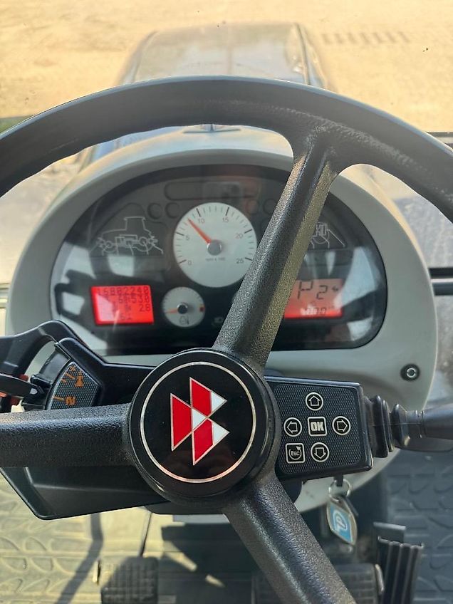 Massey Ferguson 8470