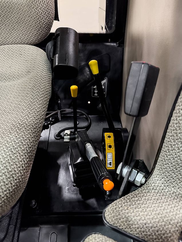 Case IH Farmall 95A tractor, with front loader, air brakes